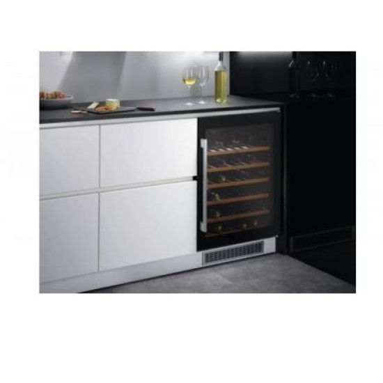 AEG AWUS052B5B Beépíthető borhűtő