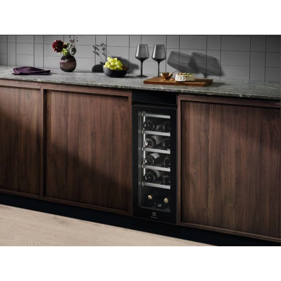 Electrolux EWUS018B7B Beépíthető borhűtő